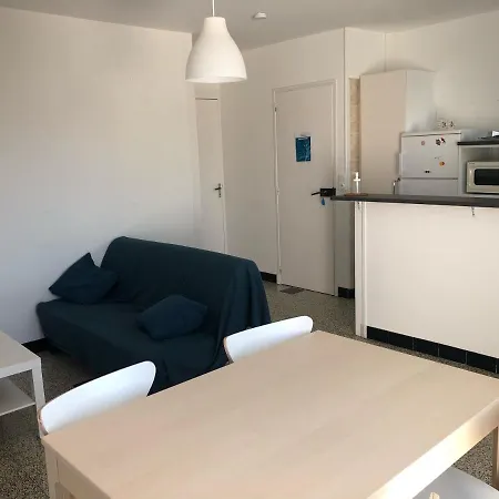 La Luciole, Les Bains