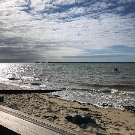 La Luciole, Les Bains *