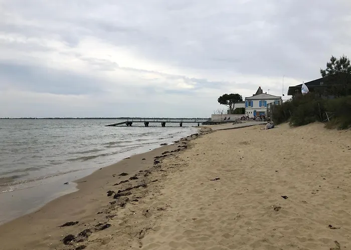 La Luciole, Les Bains *